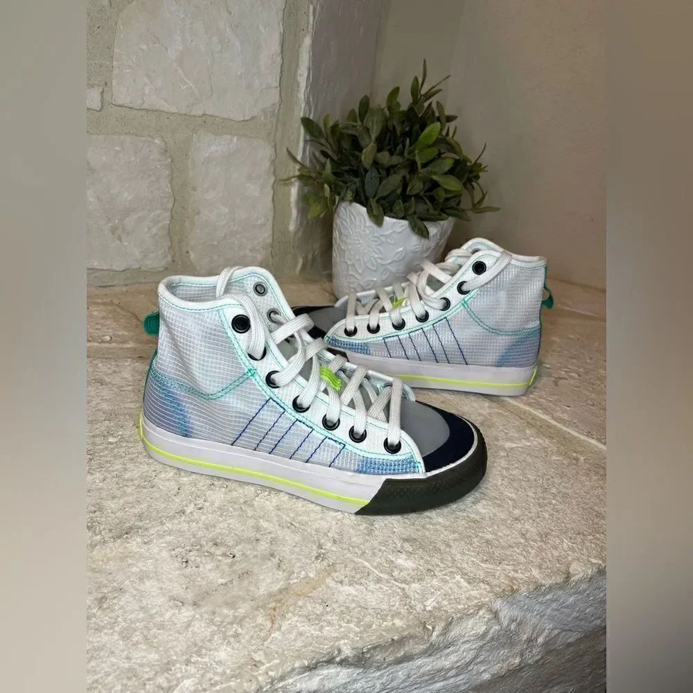 Adidas Nizza hi-top sneakers sz 4